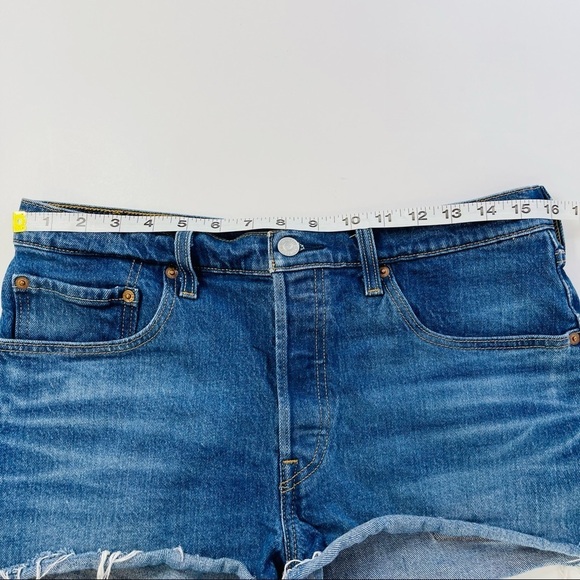 Levi's 501 original fit frayed cut off shorts high rise women's size 30 - Picture 9 of 12